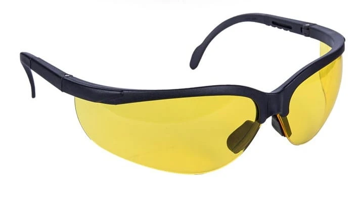 Okulary UV400 100% żółteŻółte przeciwodpryskowe okulary ochronne z poliwęglanowymi szybami i czarną ramką. Klasa optyczna 1, filtr UV, zgodność z EN166 i EN170.
